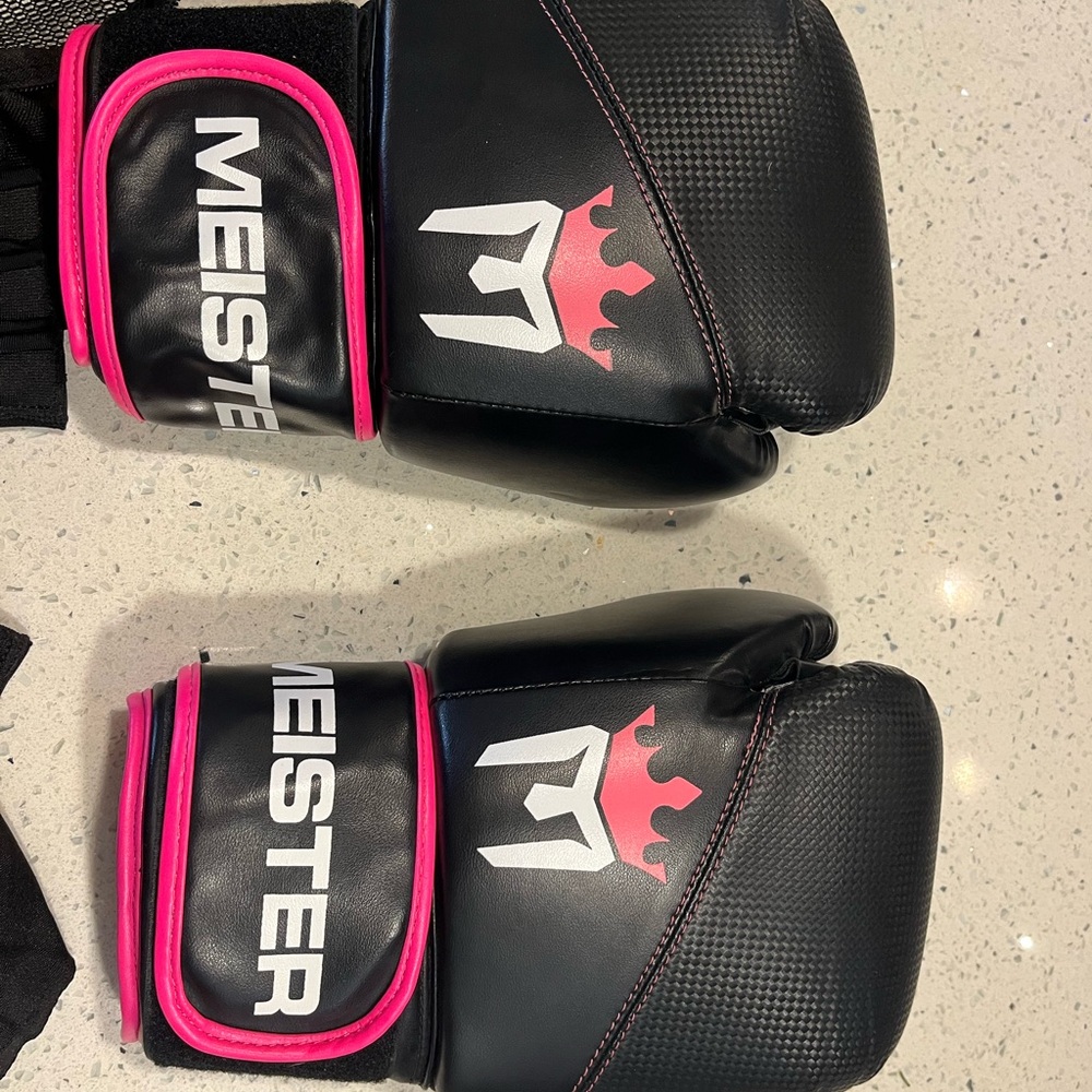 Meister Women's Black and Pink Boxing Gloves